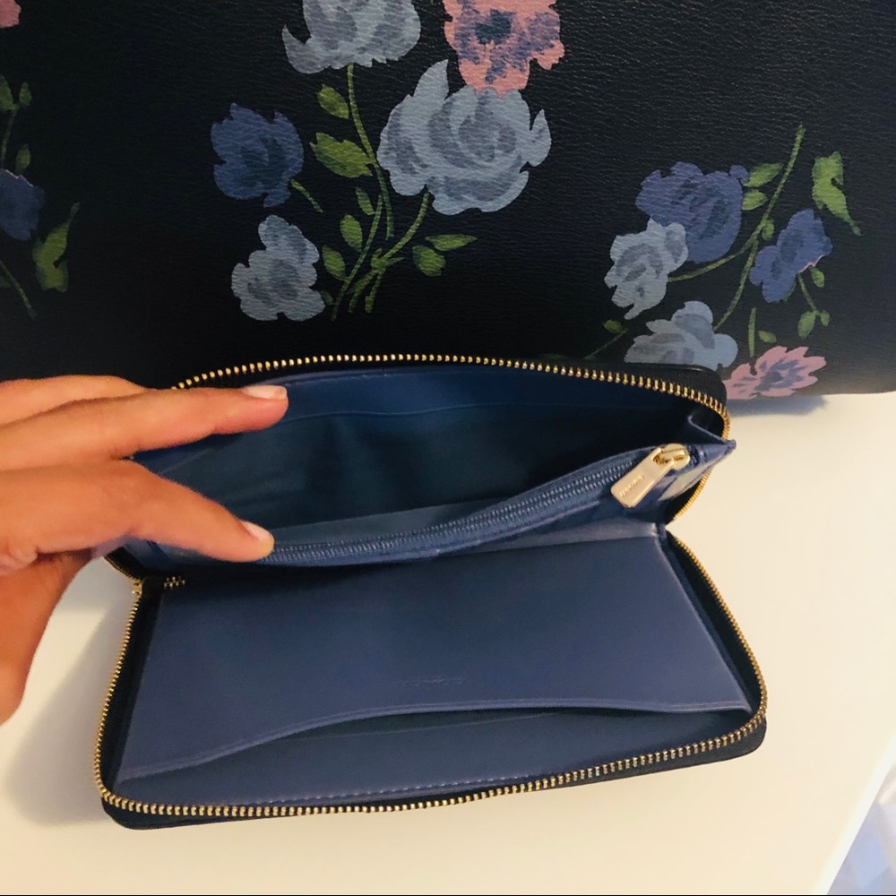 Coach Painted Peony Reversible Tote & Wallet NWT - Picture 6 of 8